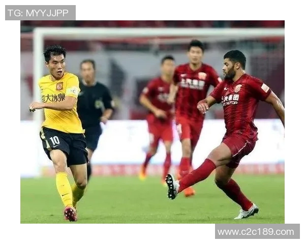 东方与恒大球迷热议对决赛场表现与未来发展方向