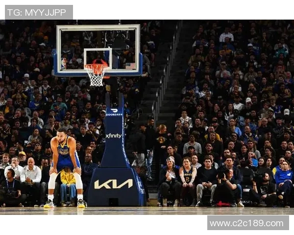 勇士队客场击败灰熊队，库里再度成为得分王