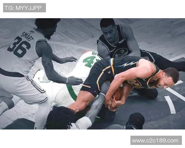 勇士队在最近一场比赛中遭遇失利,面临备战总决赛