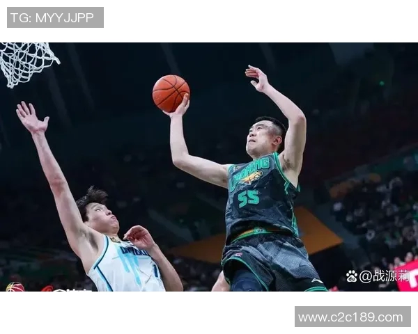 韩德君：从篮球新星到CBA传奇的成长之路与辉煌成就探讨