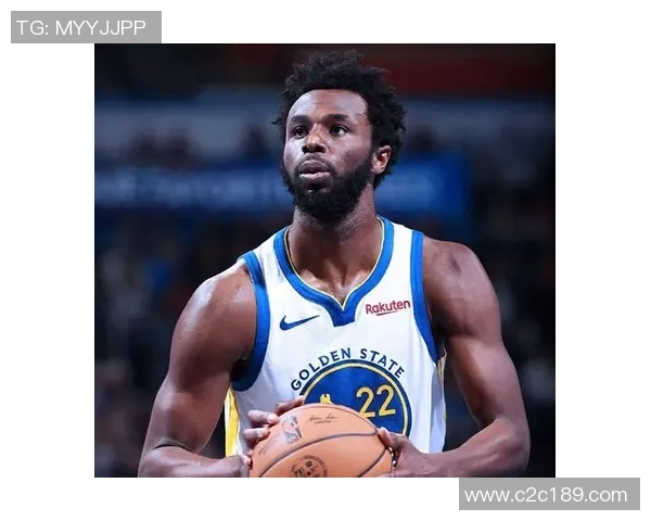 维金斯领衔勇士对决太阳队展现季后赛激烈竞争与精彩对抗